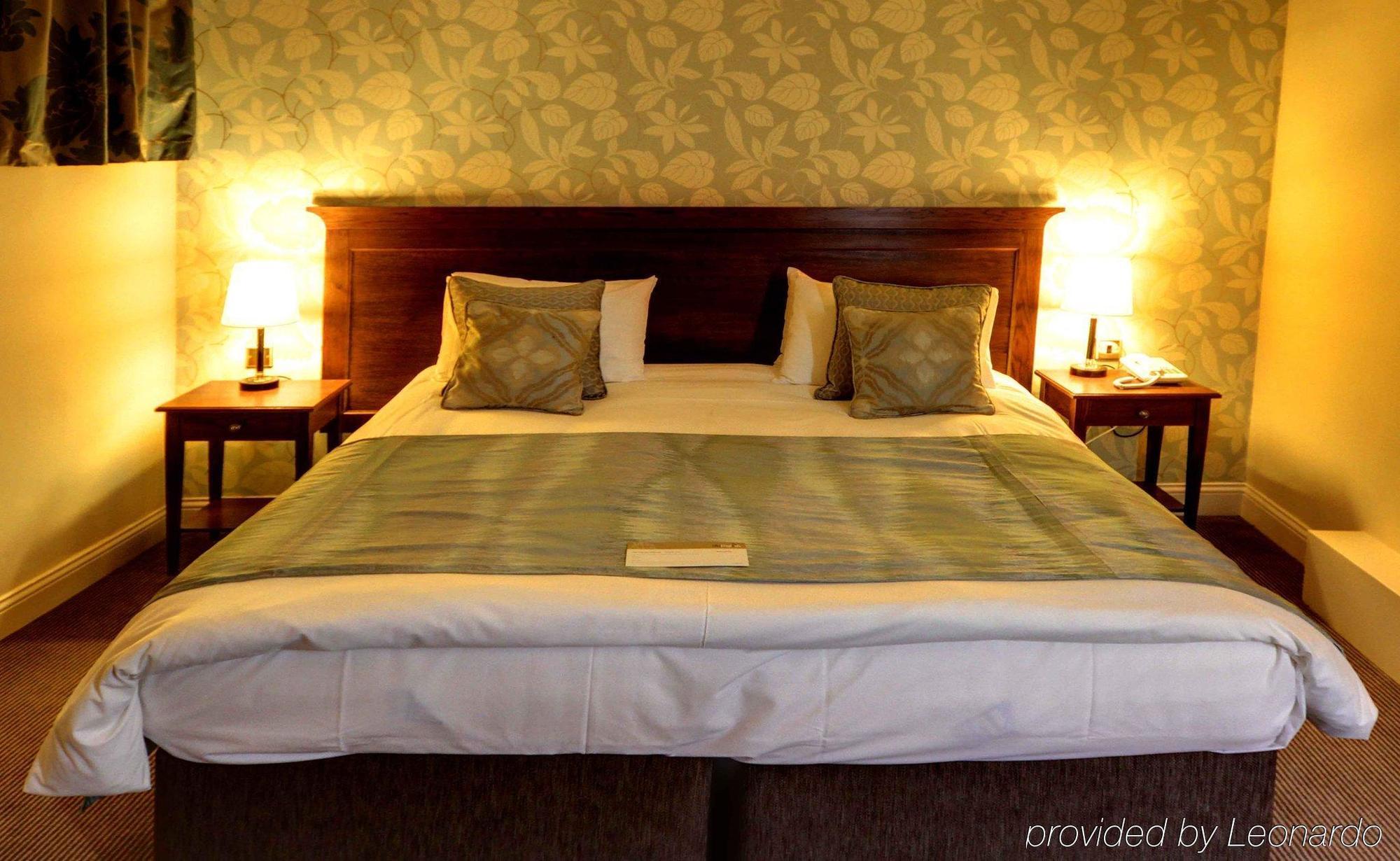 King'S Head Hotel By Greene King Inns Wimborne Minster Bagian luar foto