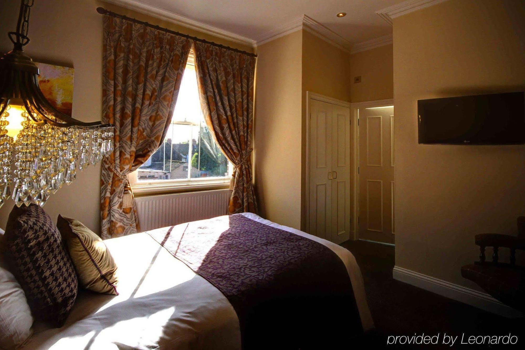 King'S Head Hotel By Greene King Inns Wimborne Minster Bagian luar foto
