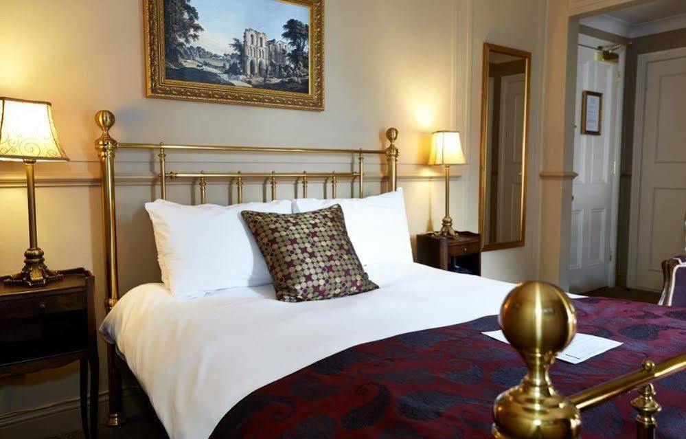 King'S Head Hotel By Greene King Inns Wimborne Minster Bagian luar foto