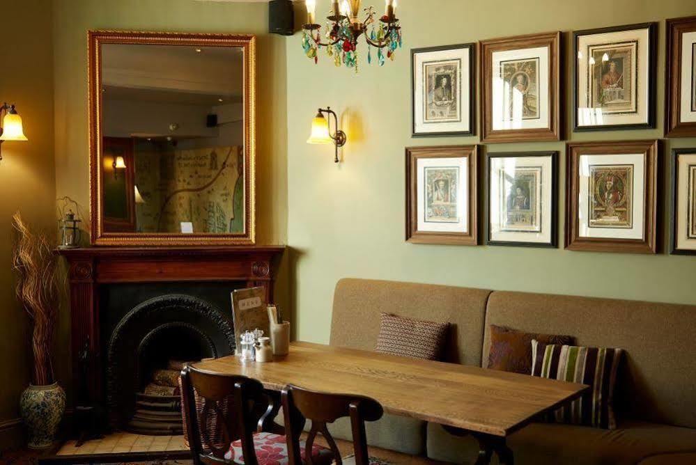 King'S Head Hotel By Greene King Inns Wimborne Minster Bagian luar foto