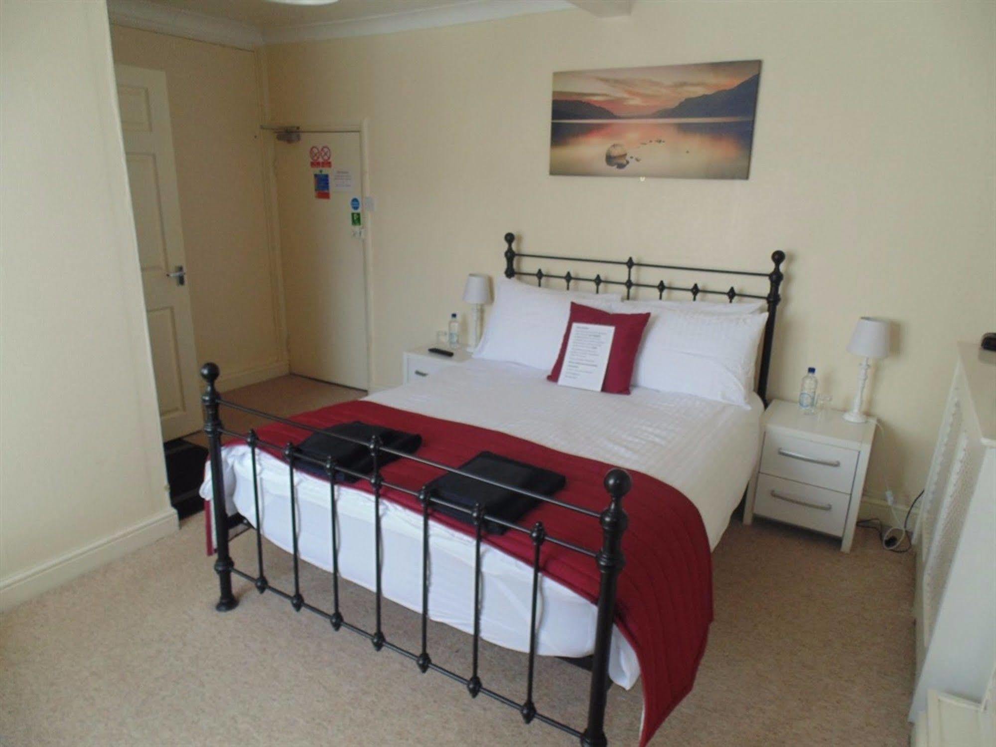 King'S Head Hotel By Greene King Inns Wimborne Minster Bagian luar foto