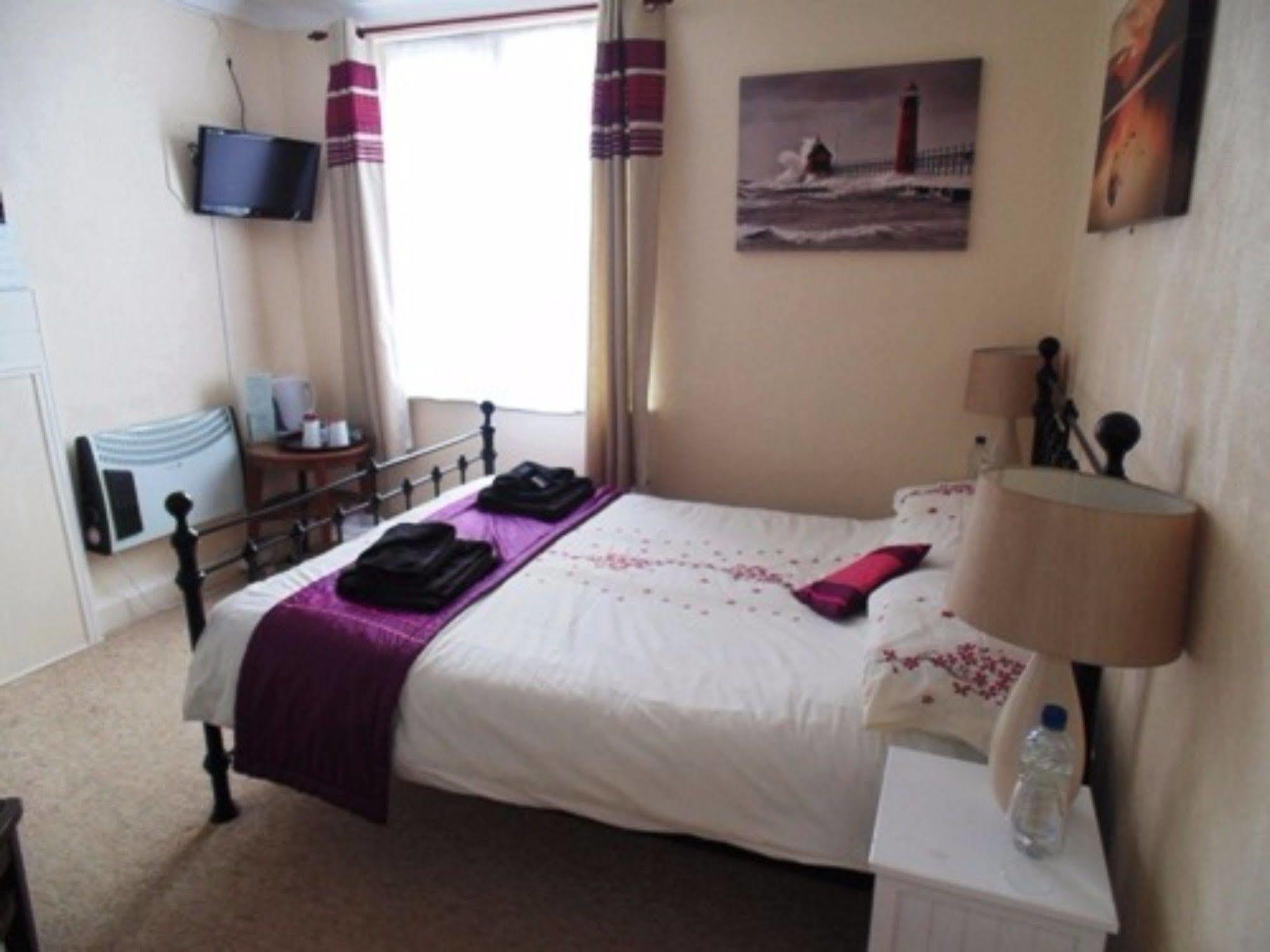 King'S Head Hotel By Greene King Inns Wimborne Minster Bagian luar foto
