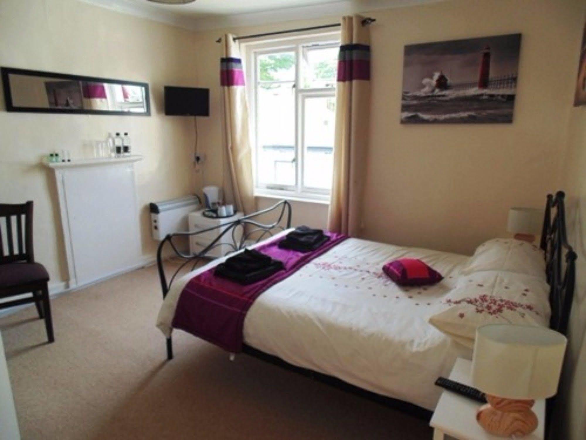 King'S Head Hotel By Greene King Inns Wimborne Minster Bagian luar foto