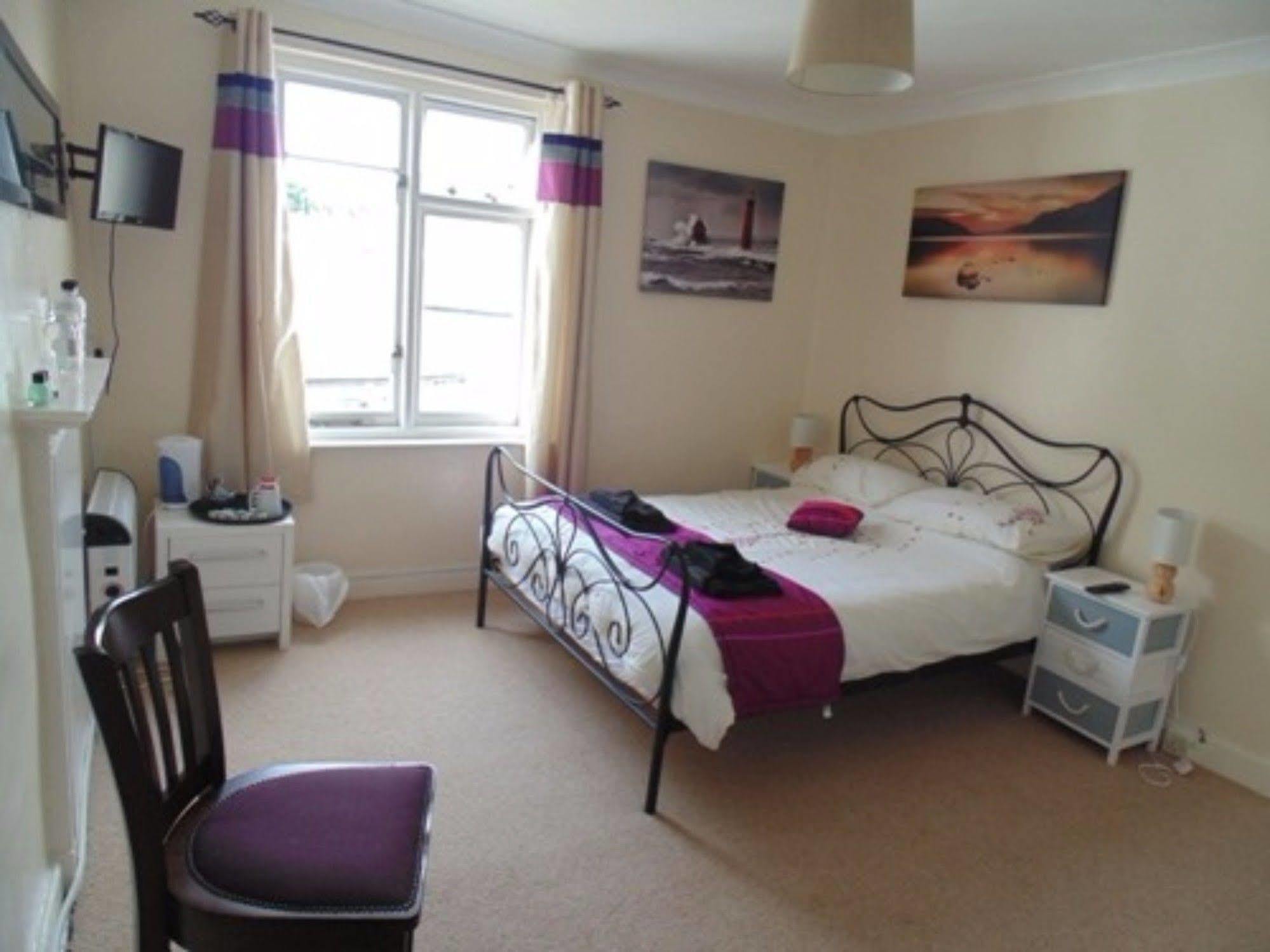 King'S Head Hotel By Greene King Inns Wimborne Minster Bagian luar foto