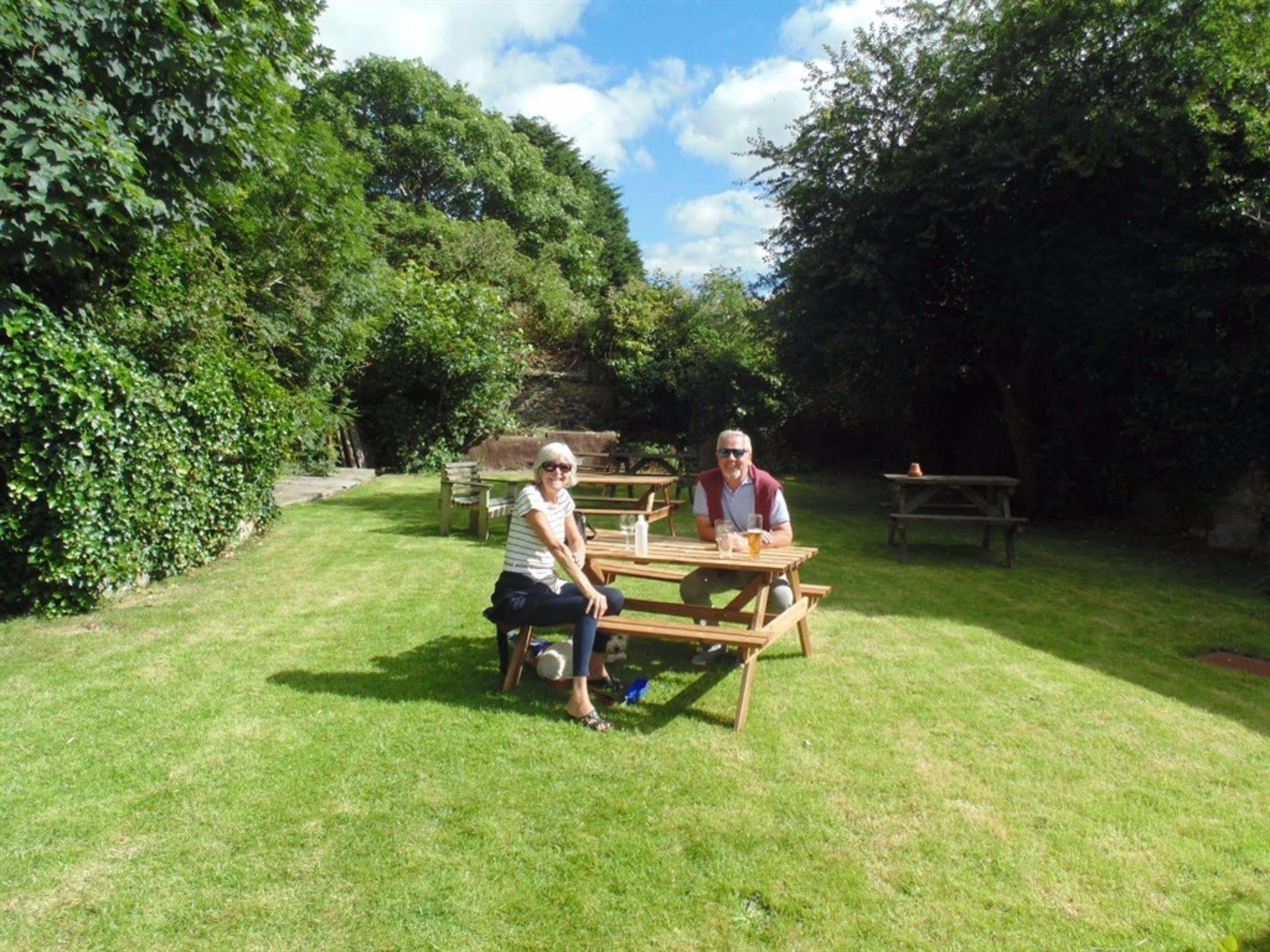 King'S Head Hotel By Greene King Inns Wimborne Minster Bagian luar foto