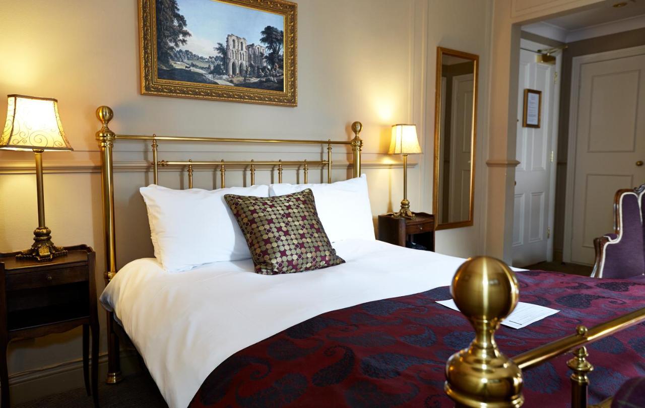 King'S Head Hotel By Greene King Inns Wimborne Minster Bagian luar foto